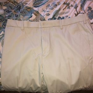 Men’s light-weight slim flat-front khakis.